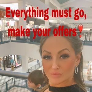 Accepting reasonable offers. Happy Poshing!!